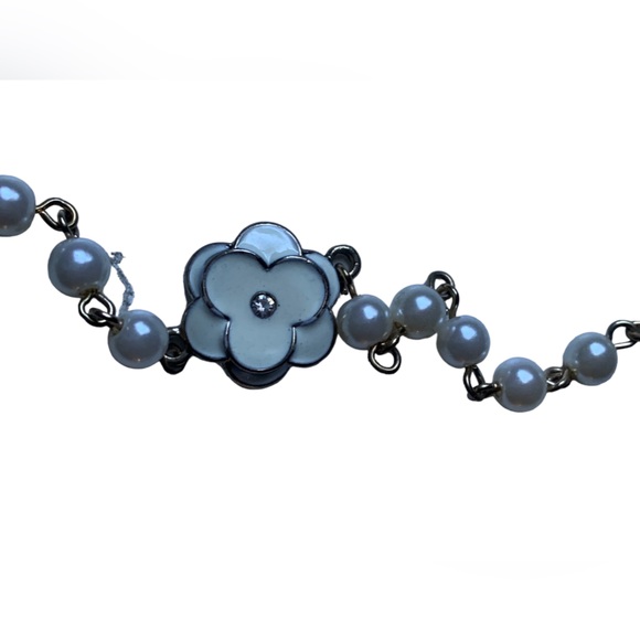 White Flower Clear Crystal Center Faux Pearl Slip On Necklace Gold Plated - Picture 3 of 8